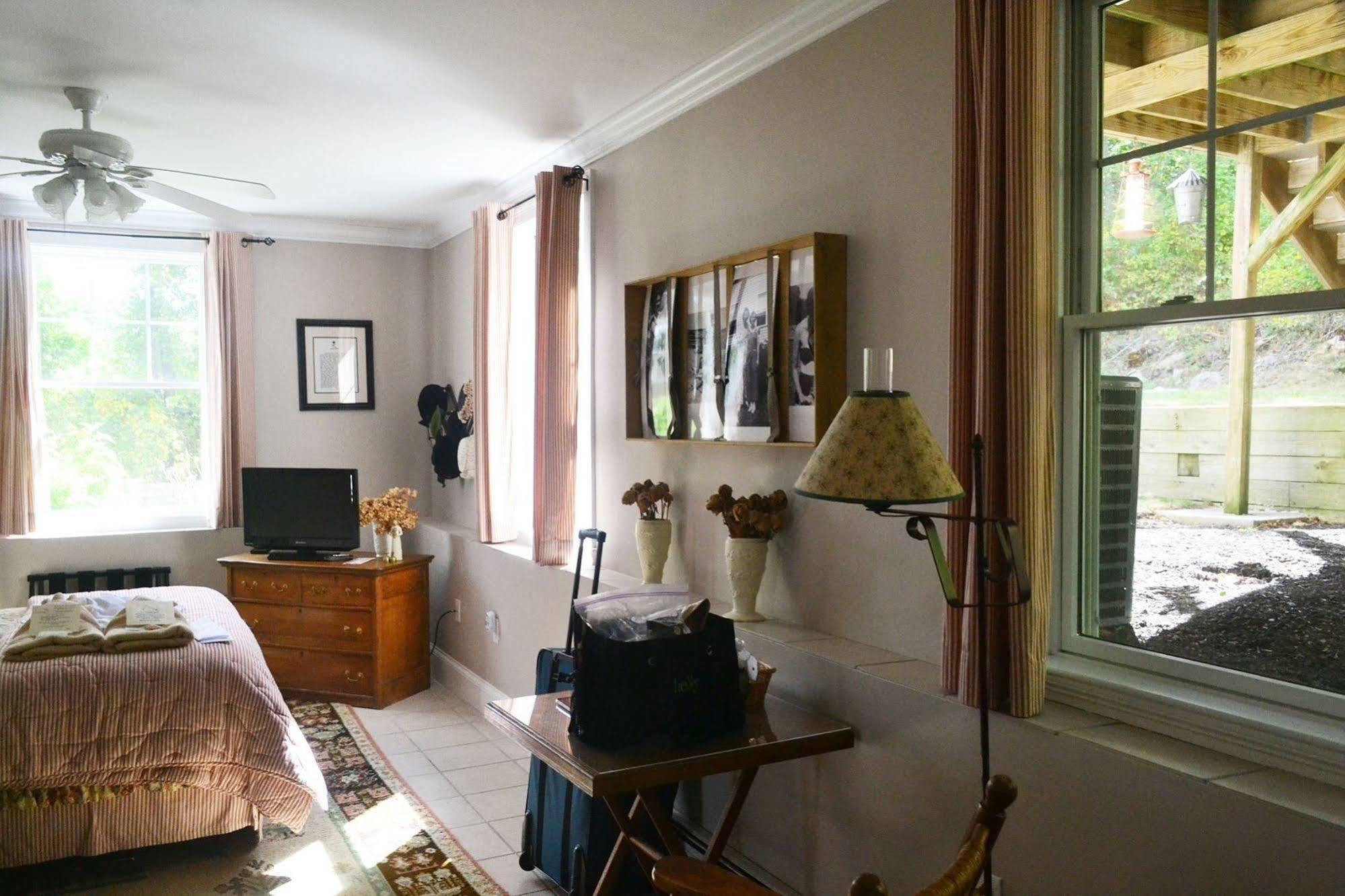 Josephine'S On The Bay Bed And Breakfast Hull Extérieur photo
